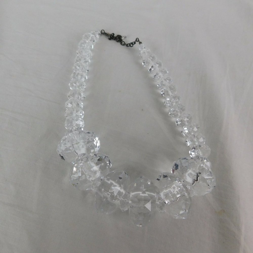 Joan Rivers Classics Collection Costume Necklace Clear Acrylic Faceted Lg Bead - Picture 5 of 8